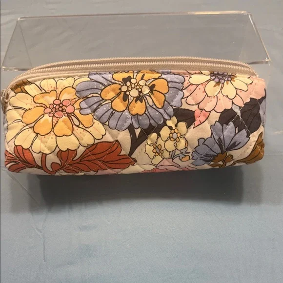 Vera Bradley Multicolor Floral Quilted Pouch with cosmetics - Picture 4 of 8